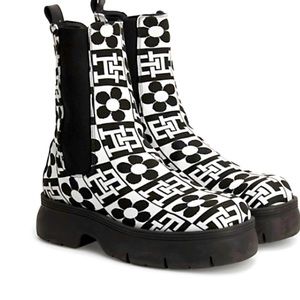 🤍🖤🔥 )MTOMMY HILFIGER TH X RICHARD
QUINN MONOGRAM CHELSEA BOOTS🖤🔥🤍